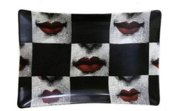 16x10cm EU Rectangle Plate Decorative - Checkered Lips