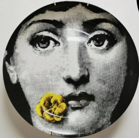 8 inch EU Wall Plate Decorative - Bee on Nose